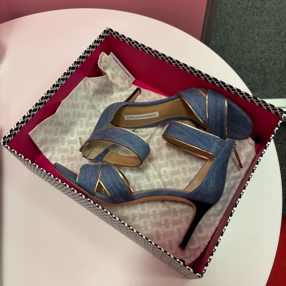 Diane Von Furstenberg Blue Heels Elegant Design